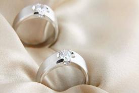 Ini Makna Cincin Pernikahan Bertahtakan Berlian