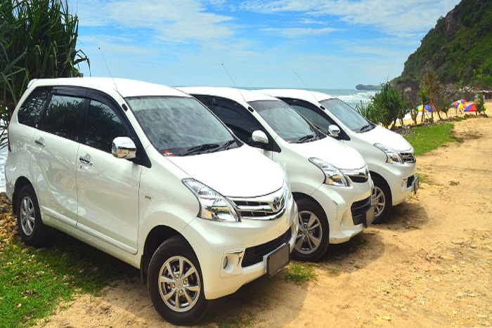 Sewa Mobil atau Naik Transportasi Umum ?