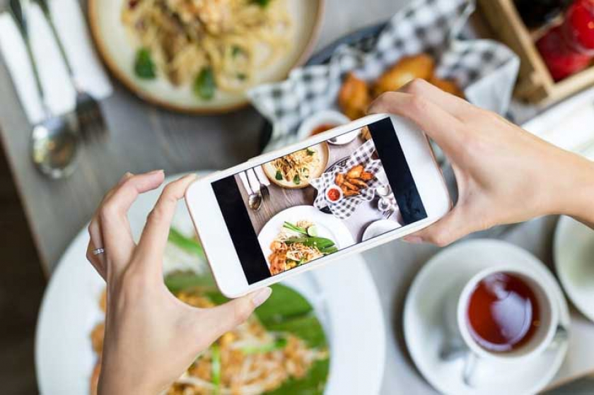 Meningkatkan Penjualan Kuliner dengan Strategi Soft Selling melalui Rajakomen.com