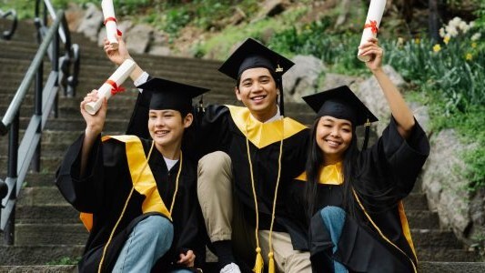 Beasiswa dengan Skor TOEFL: Bagaimana Skor TOEFL Bisa Membuka Pintu Kesuksesan