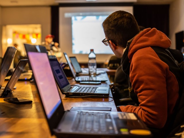 Pengembangan Karir dan Networking: Kunci Menuju Kesuksesan Profesional