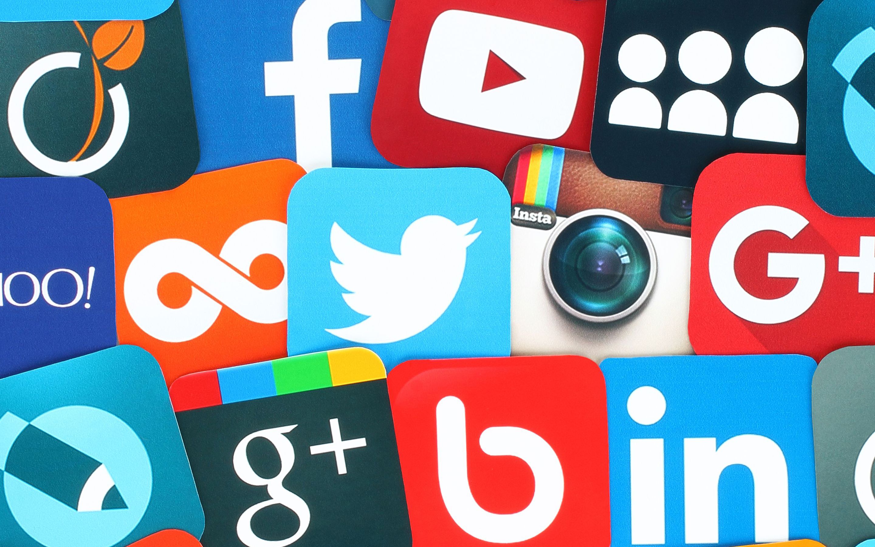 Mengatasi Krisis di Era Digital: 5 Cara Mengelola Krisis di Media Sosial dengan Bantuan Jasa Social Media Management dari Rajakomen.com
