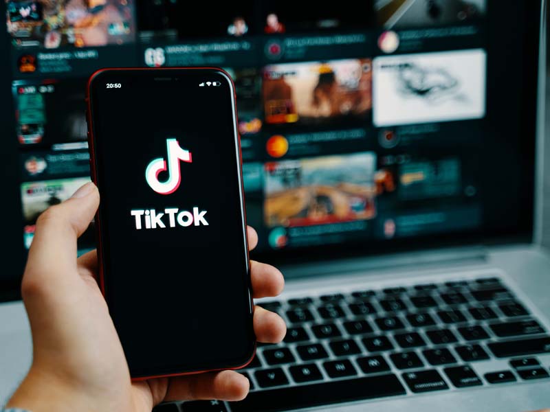 Cara Promosi TikTok Berdasarkan Data Jam Aktif Audiens & Algoritma Terbaru