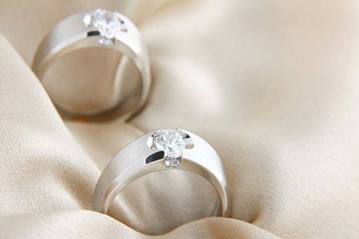 Ini Makna Cincin Pernikahan Bertahtakan Berlian