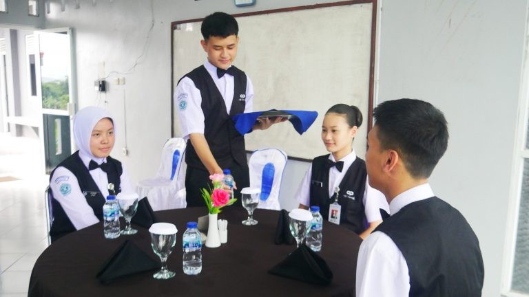 Jurusan Perhotelan dan Pariwisata: Cocok untuk Extrovert atau Introvert?