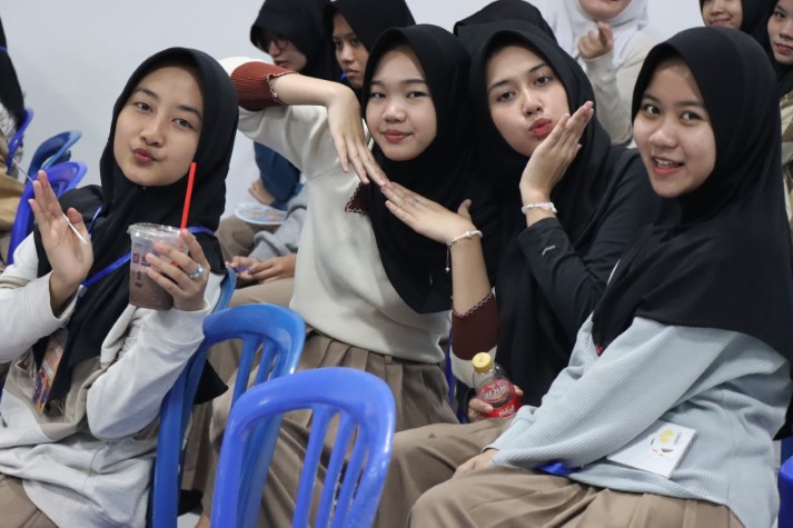 Ilmu Dunia vs. Ilmu Akhirat: Mana yang Lebih Penting?