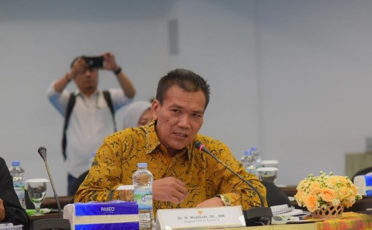 Profil Lengkap Musthofa: Dari Bupati Kudus ke Kursi DPR RI