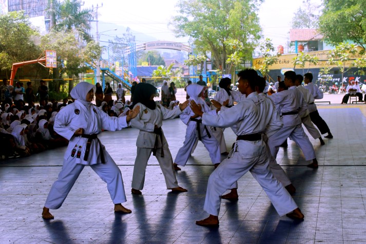 Pengembangan Keterampilan Sosial Santri di Boarding School Al Masoem