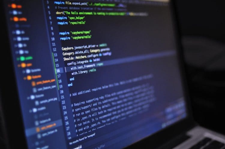 Jurusan Teknik Informatika atau Bootcamp Coding? Ini Perbandingan Plus-Minusnya!