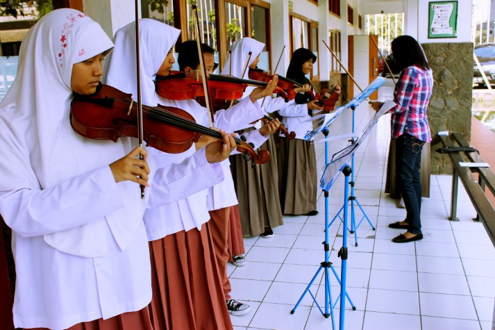 Peran Pendidikan Agama dalam Pengembangan Diri di Boarding School Al Masoem Bandung