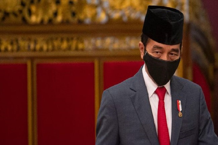 Presiden Joko Widodo (Jokowi) saat ini berada pada posisi yang sangat rentan. Beliau sedang menghadapi lima (5) tekanan berat. Sekaligus. Kelima tekanan serius ini akan mempengaruhi cengkeraman kekuas