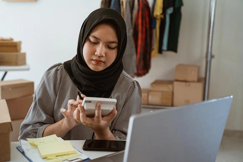 Mengelola Keuangan Keluarga Lewat Bisnis Ibu Rumah Tangga Sampingan