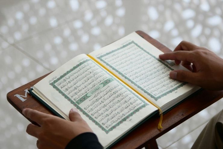 Al-Qurâ€™an Online Ada di Genggaman Tapi Kenapa Kita Lebih Pilih Scroll Daripada Baca