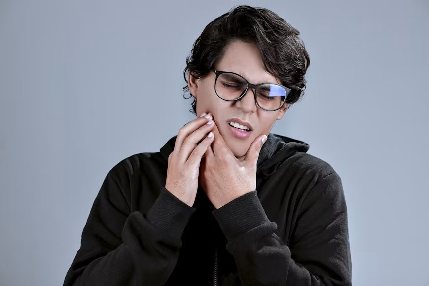 7 Kebiasaan yang Dapat Memicu Sensitivitas Gigi Tanpa Disadari